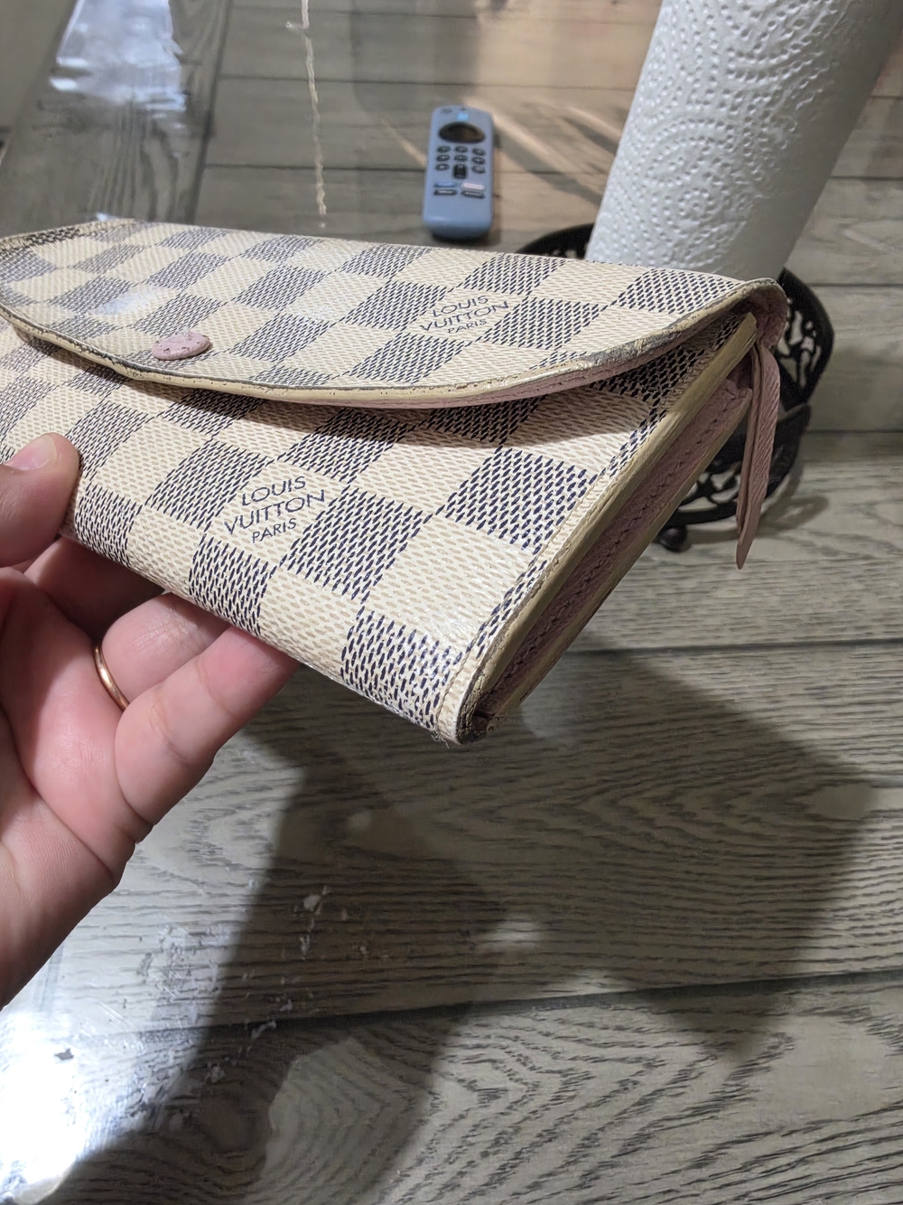 Louis Vuitton Women's Damier Azur Wallet in Cream Check - Picture 12 of 13
